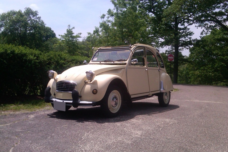 I don't know a much about them but I'm fairly confident that this is a 2CV