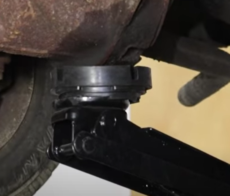 Jacking up with a floor jack from a full differential