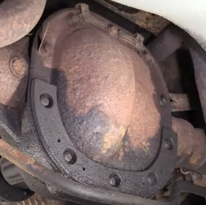 Differential Cover with a Rear Differential Leak