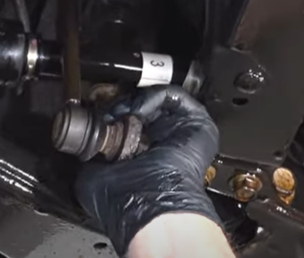 Testing the sway bar link