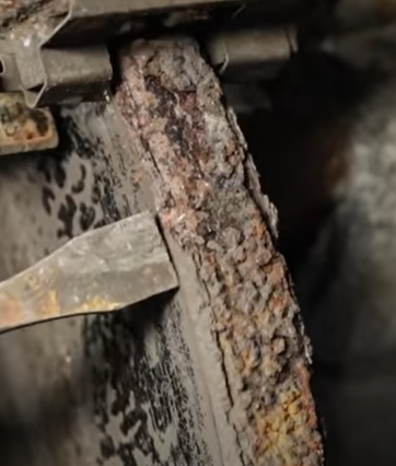Brake rotor surface with excessive rust that caused a grinding sound