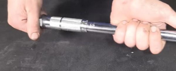 How to Use a Torque Wrench - Expert Tips - 1A Auto