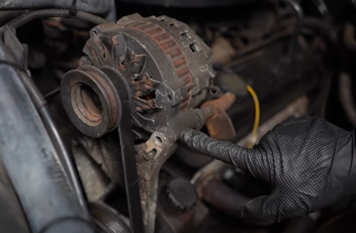 Alternator Bolt Broke? How to Fix a Broken Alternator Bolt - 1A Auto