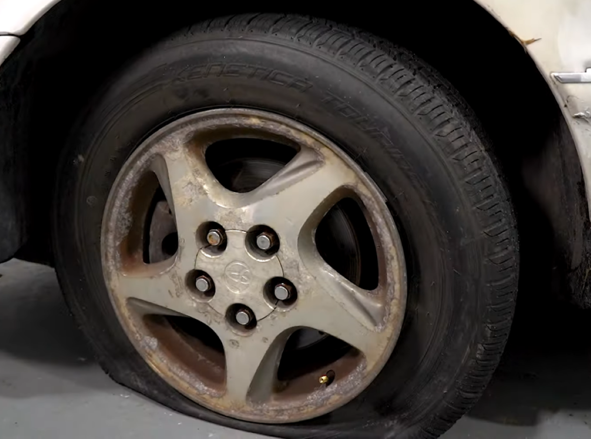Driving on a Flat Tire? Here's Why You Shouldn't - Expert Advice - 1A Auto