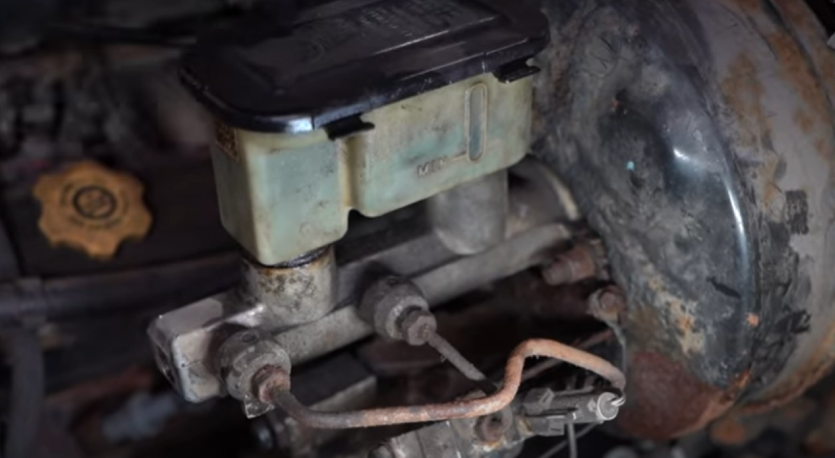 Bad Master Cylinder Symptoms Soft, Squishy Brake Pedal? 1A Auto