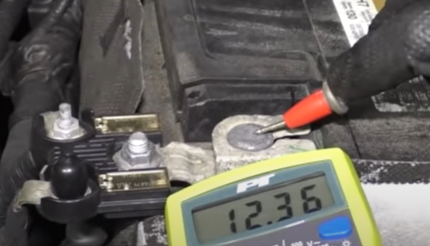 Checking battery voltage